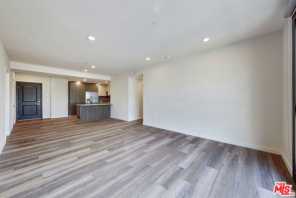 1070 S Bedford Street - Photo 2