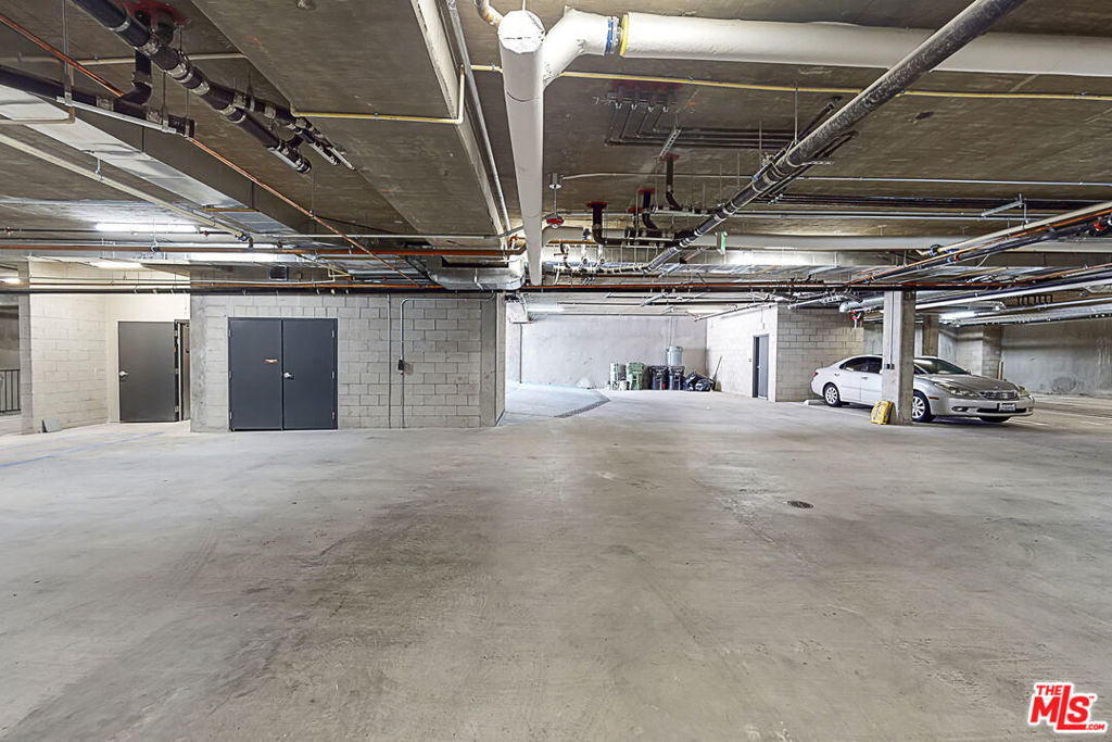 1070 S Bedford Street - Photo 35