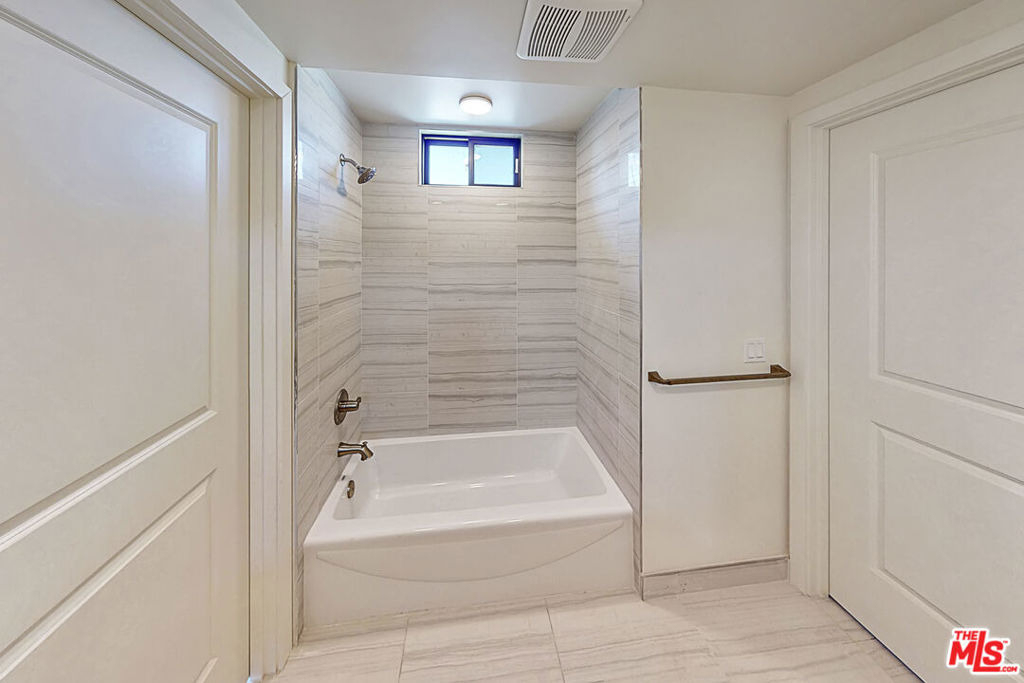 1070 S Bedford Street - Photo 24