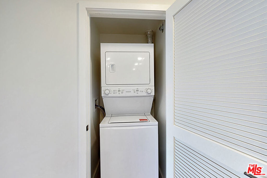 1070 S Bedford Street - Photo 32