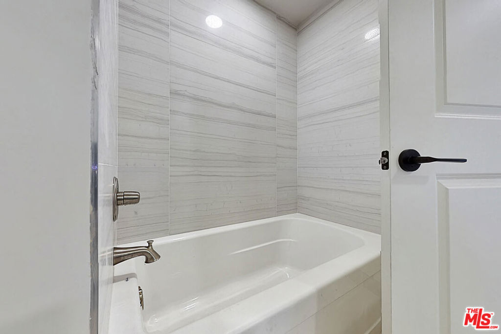 1070 S Bedford Street - Photo 26