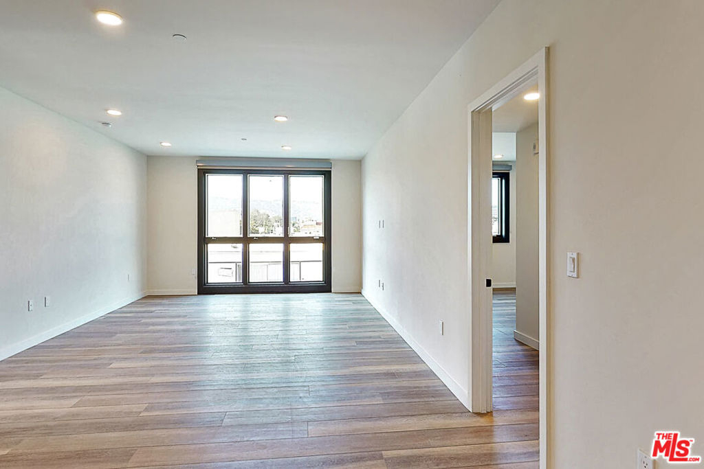 1070 S Bedford Street - Photo 5