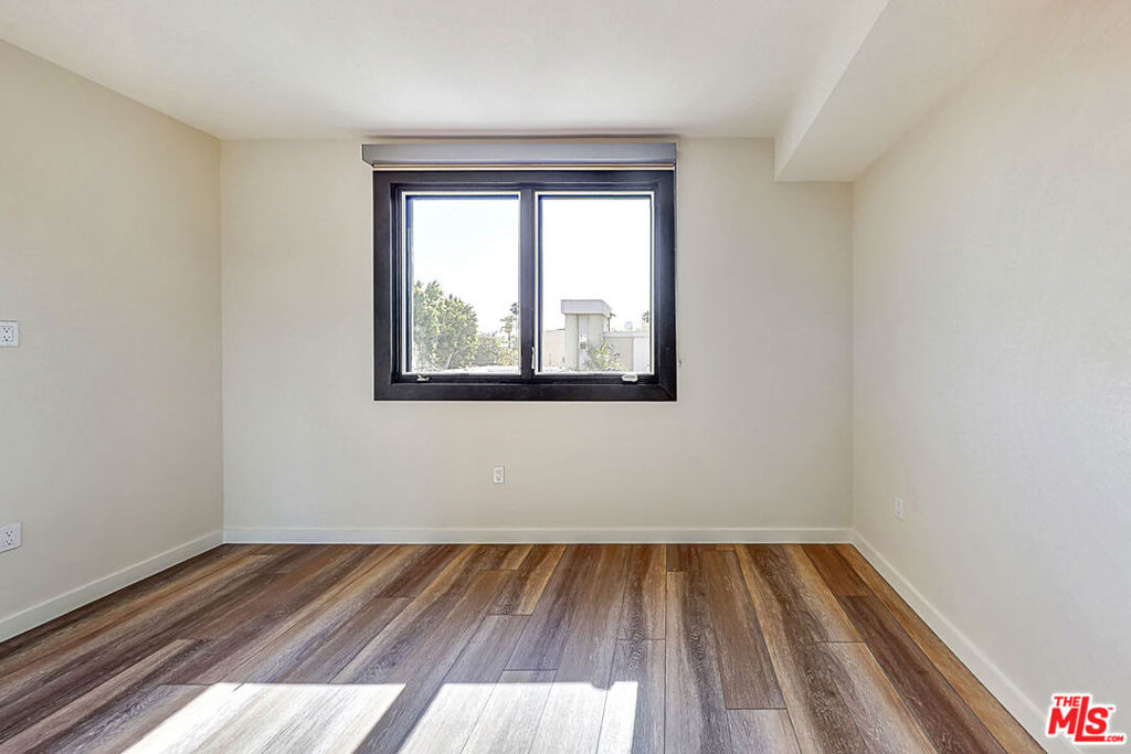 1070 S Bedford Street - Photo 10