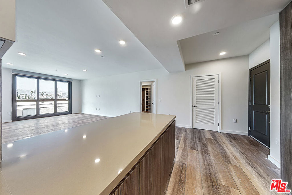 1070 S Bedford Street - Photo 7