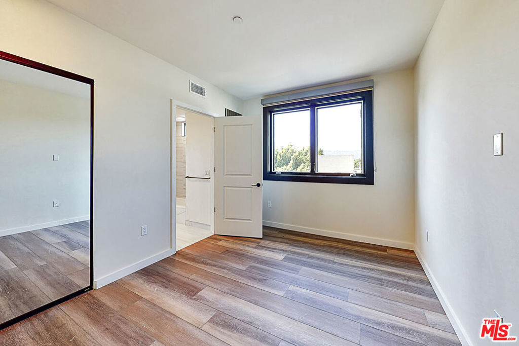 1070 S Bedford Street - Photo 18