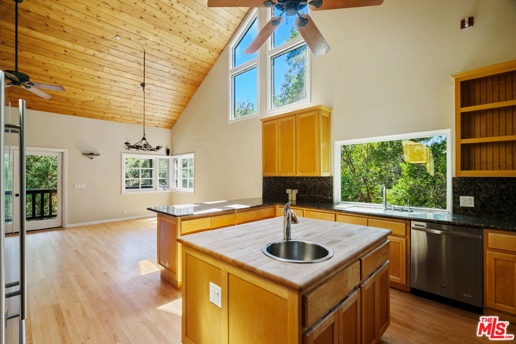 20912 Fontaine Road - Photo 12