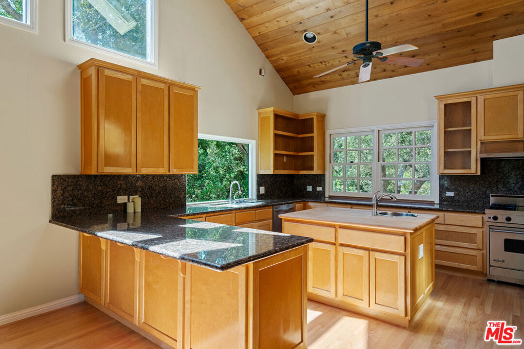 20912 Fontaine Road - Photo 9