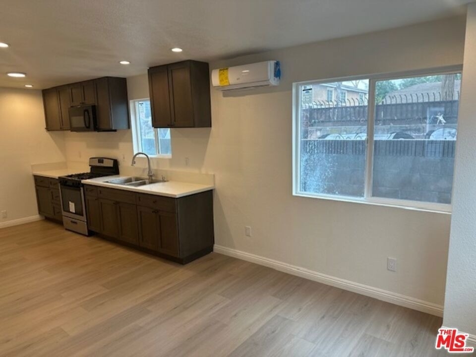 1012 E 73rd Street - Photo 4