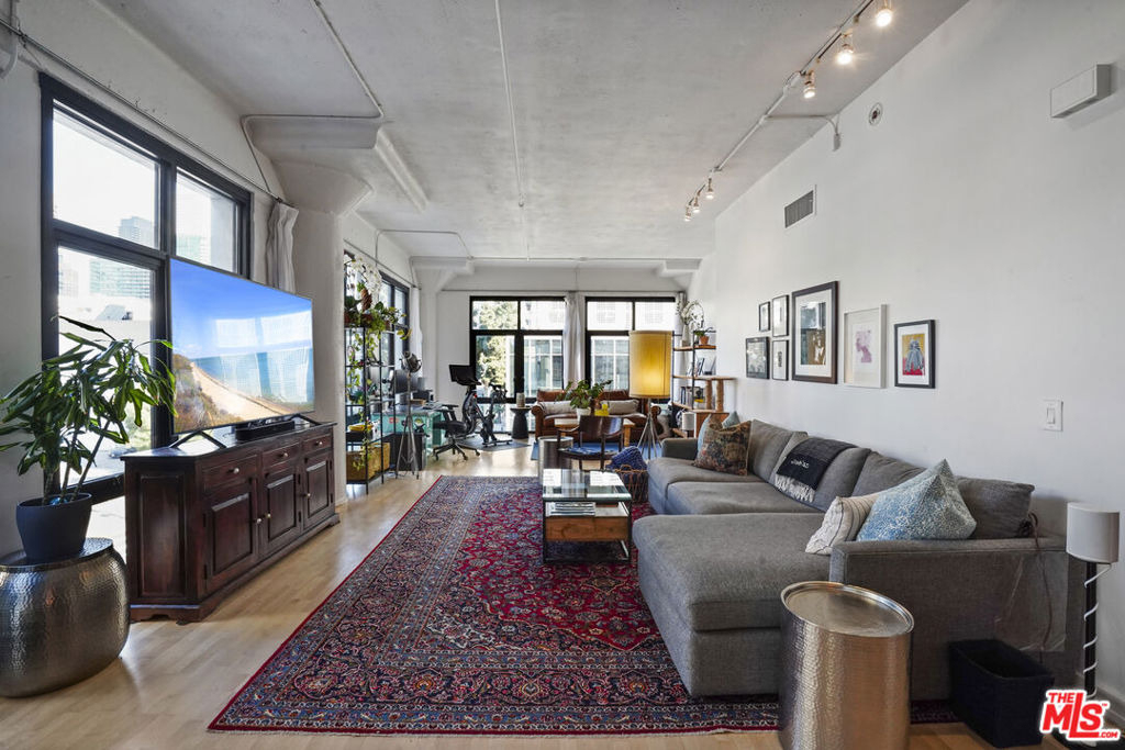 330 W 11th Street - Photo 14