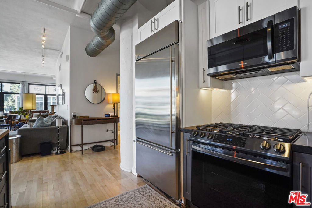 330 W 11th Street - Photo 12