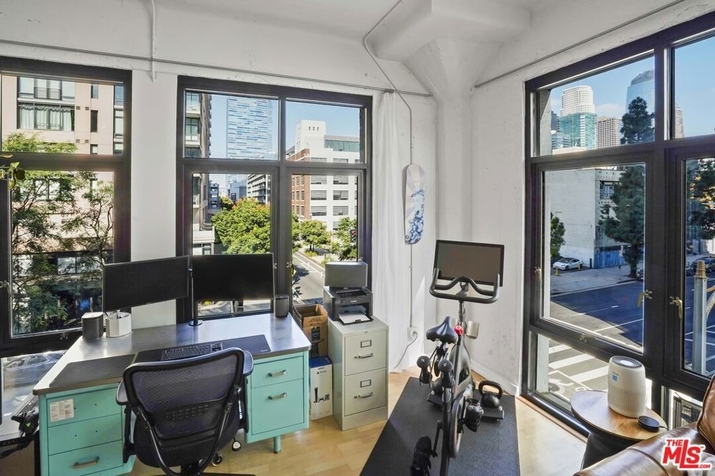 330 W 11th Street - Photo 4