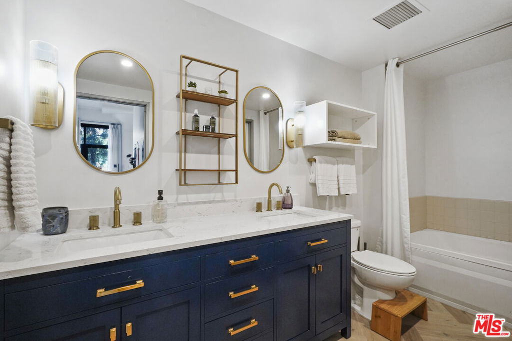 330 W 11th Street - Photo 15