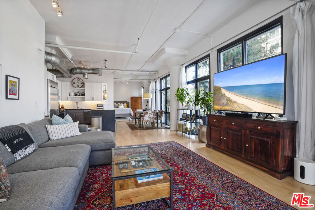 330 W 11th Street - Photo 5
