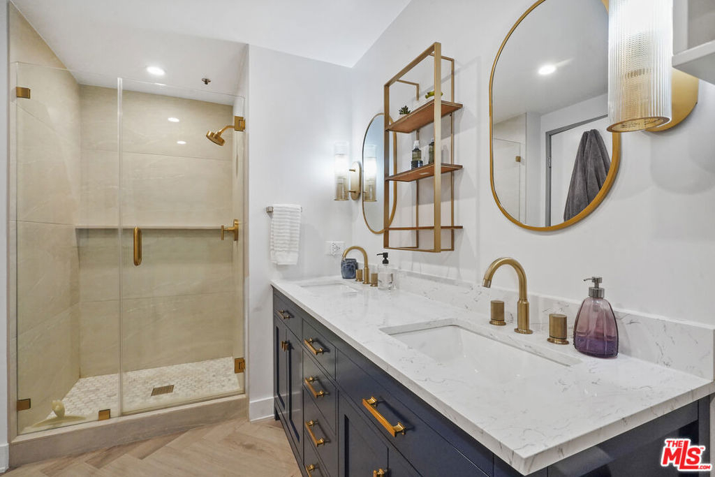 330 W 11th Street - Photo 16