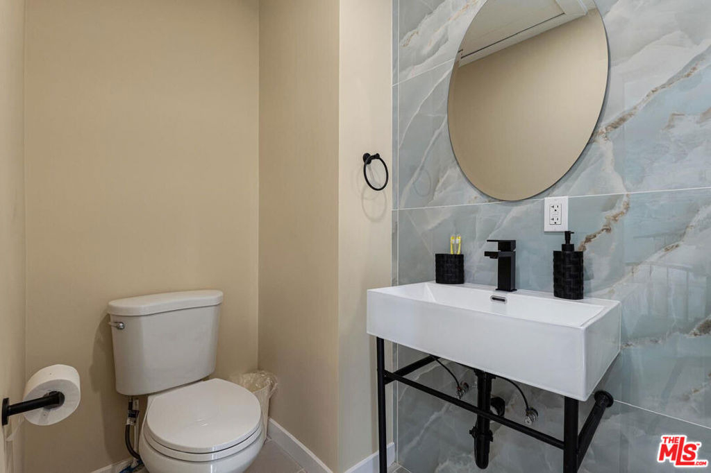 4147 Marcasel Avenue - Photo 31
