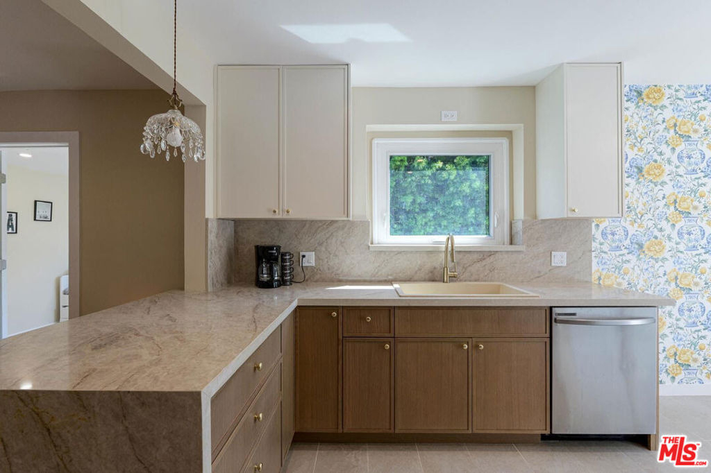 4147 Marcasel Avenue - Photo 15