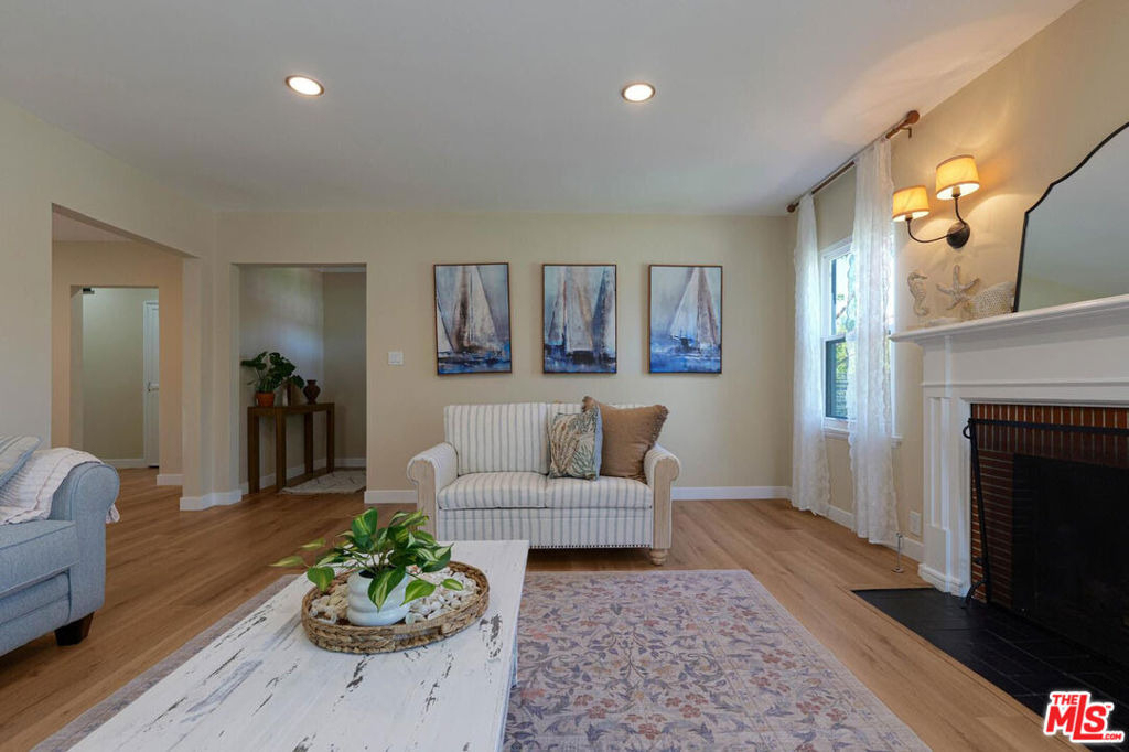 4147 Marcasel Avenue - Photo 13