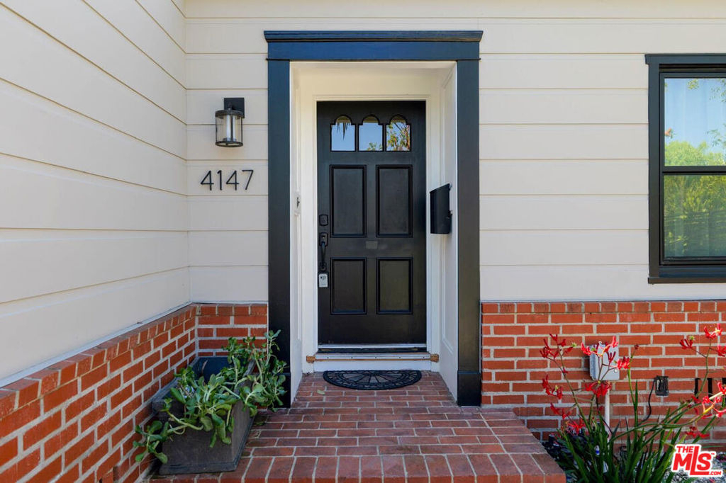 4147 Marcasel Avenue - Photo 2