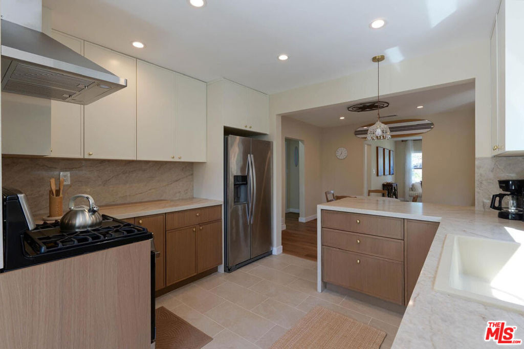 4147 Marcasel Avenue - Photo 16