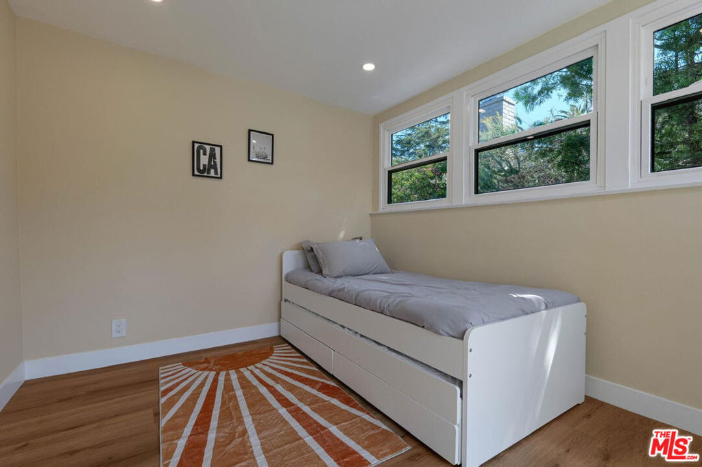 4147 Marcasel Avenue - Photo 35