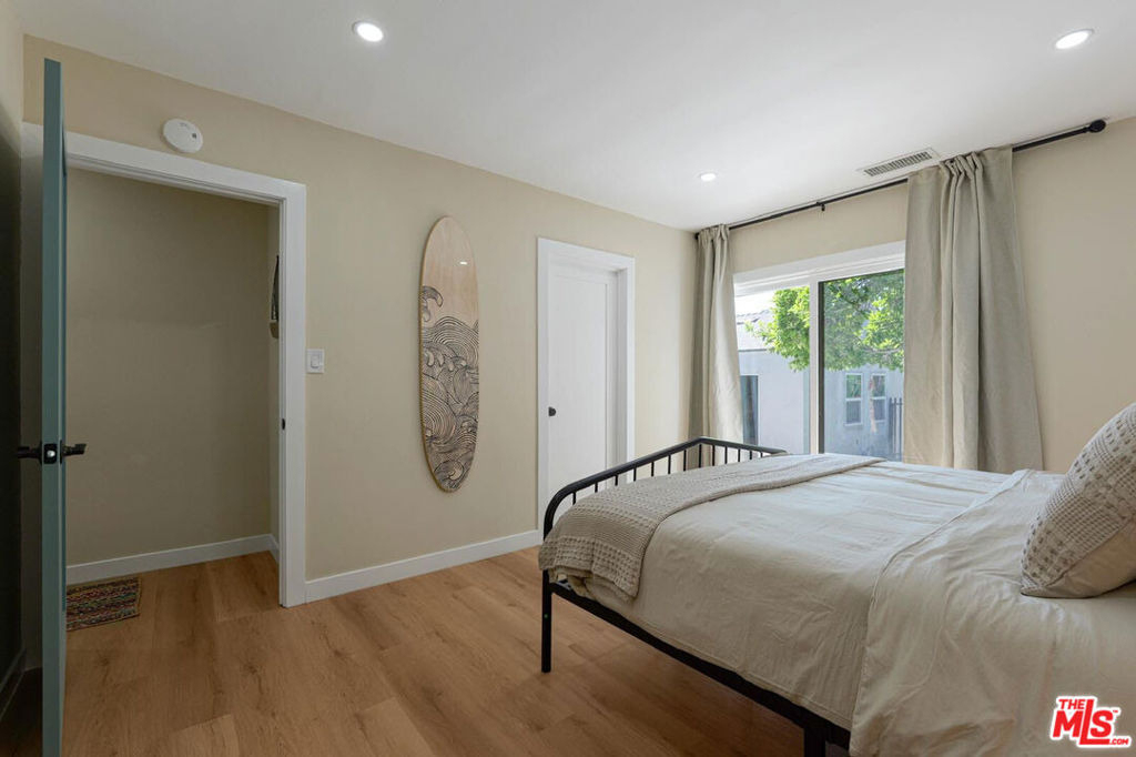 4147 Marcasel Avenue - Photo 29