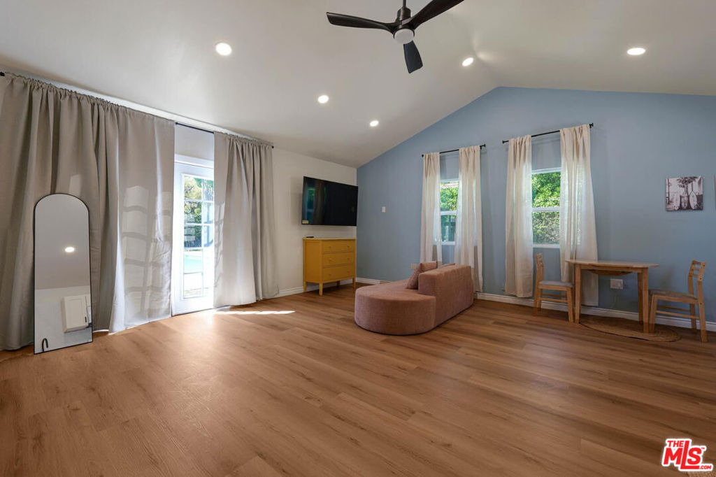4147 Marcasel Avenue - Photo 38