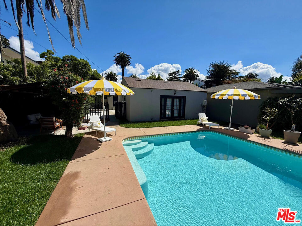 4147 Marcasel Avenue - Photo 4