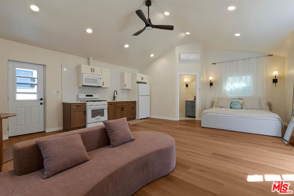 4147 Marcasel Avenue - Photo 40