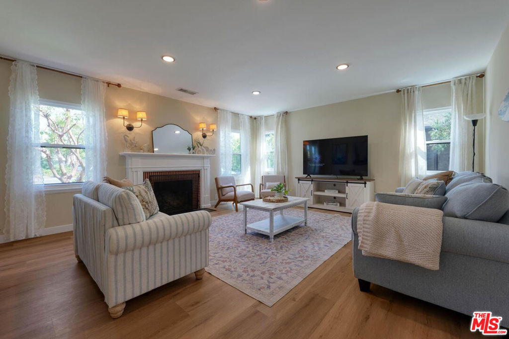 4147 Marcasel Avenue - Photo 10