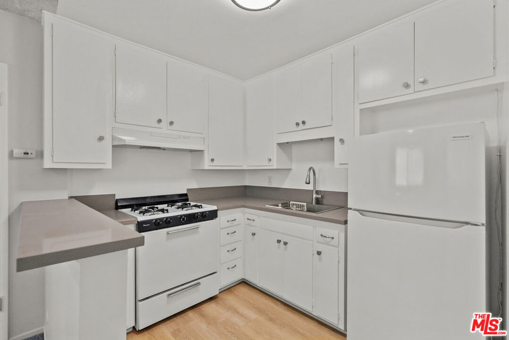 15286 Sutton Street - Photo 10