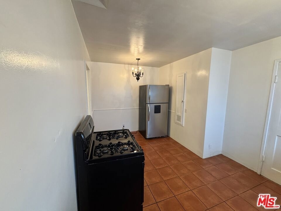 11928 Magnolia Boulevard - Photo 10