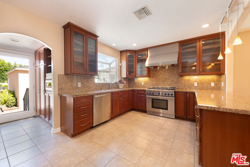4948 Petit Avenue - Photo 9