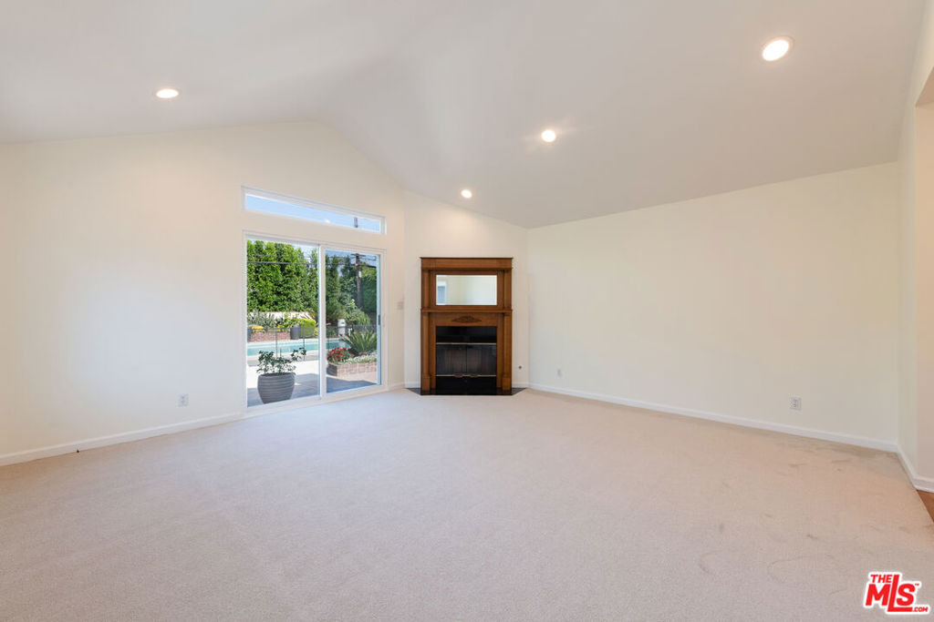 4948 Petit Avenue - Photo 13