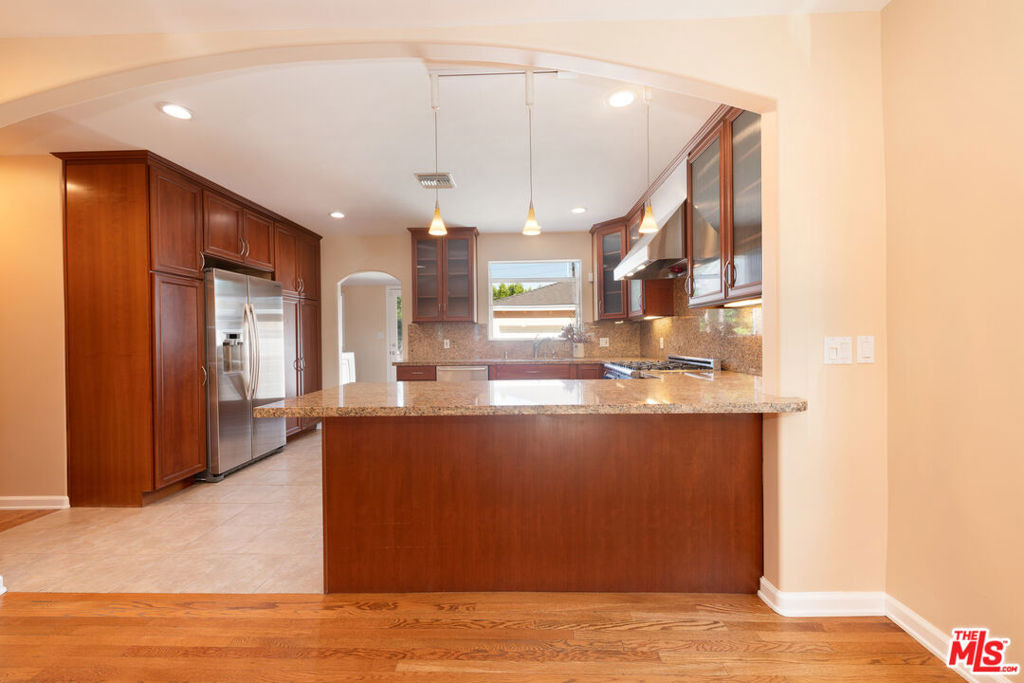 4948 Petit Avenue - Photo 8