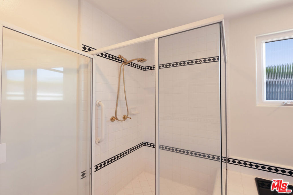 4948 Petit Avenue - Photo 18