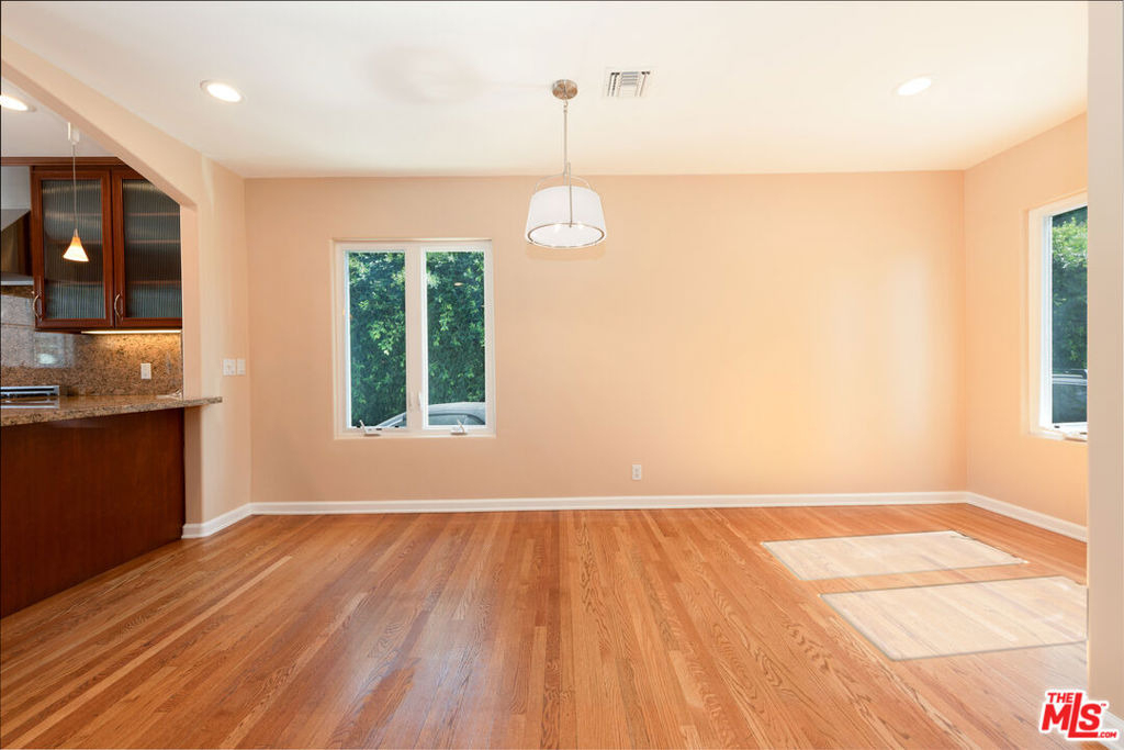 4948 Petit Avenue - Photo 7