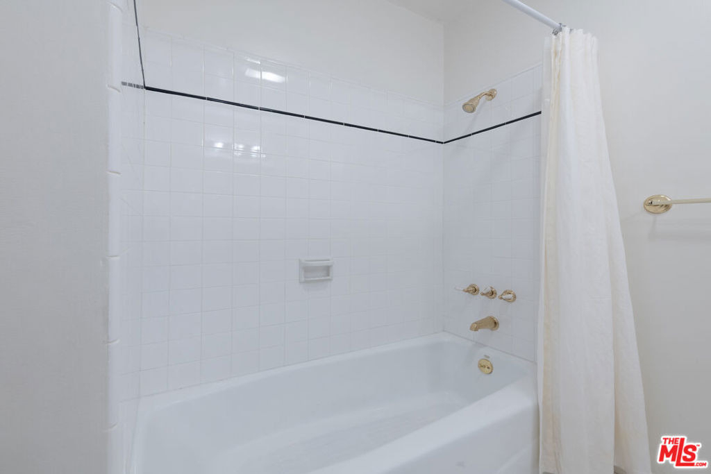 4948 Petit Avenue - Photo 44