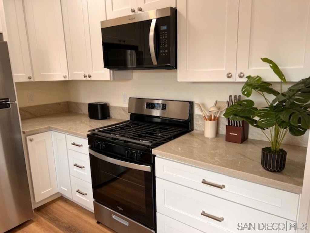 1044 3rd St - Photo 4