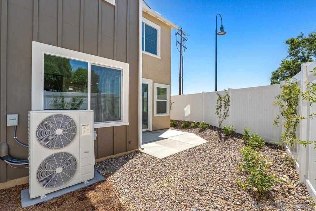 1527 Wingwood - Photo 11