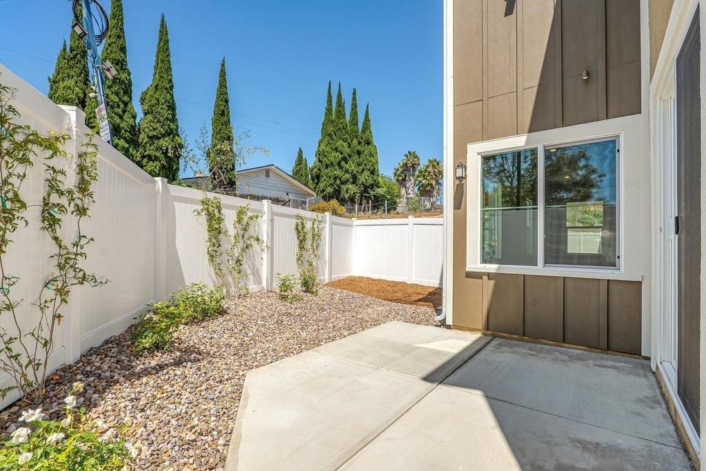 1527 Wingwood - Photo 10