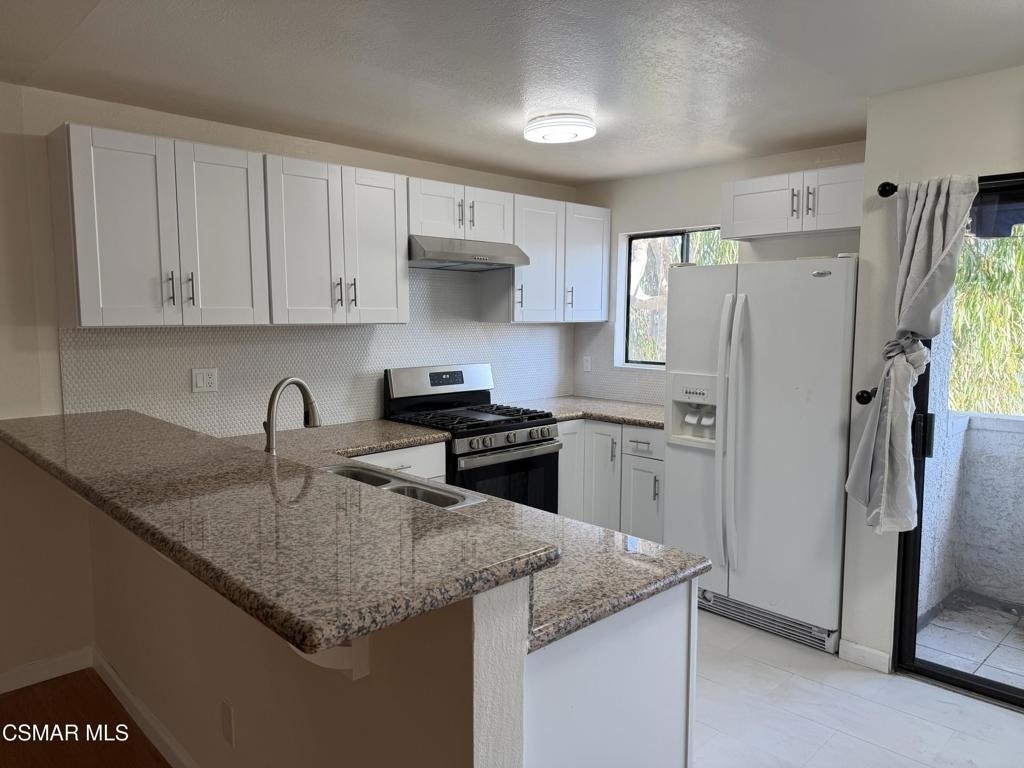18530 Hatteras Street - Photo 3