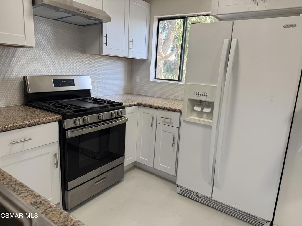 18530 Hatteras Street - Photo 4