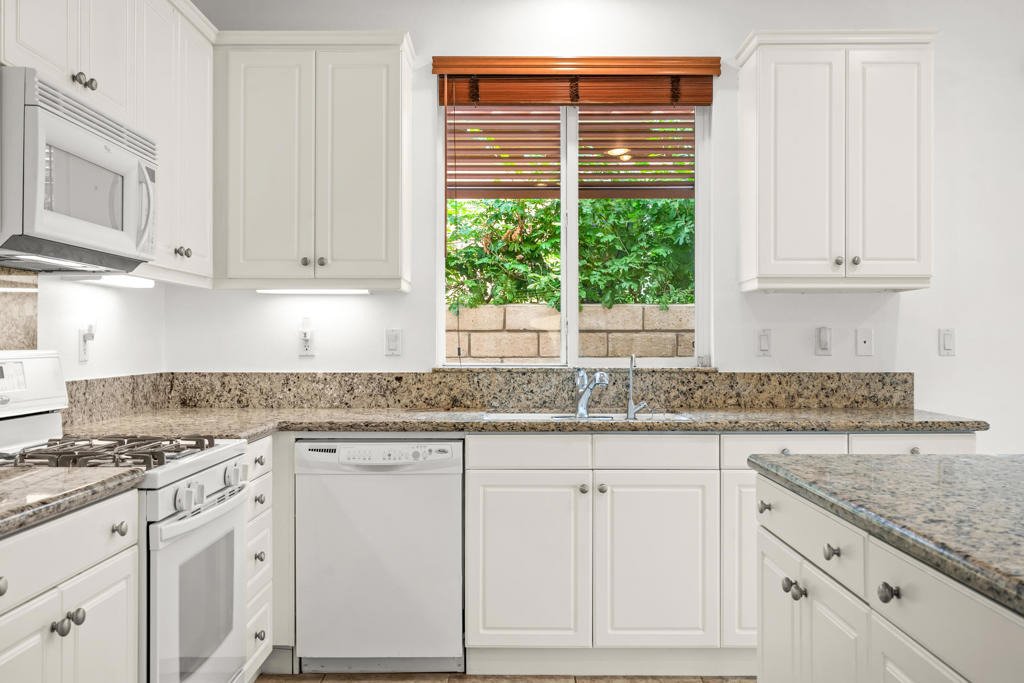 2651 Desert Breeze Way - Photo 22