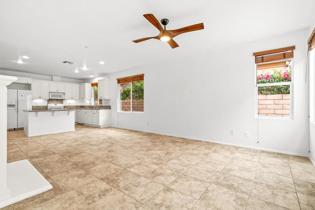 2651 Desert Breeze Way - Photo 28