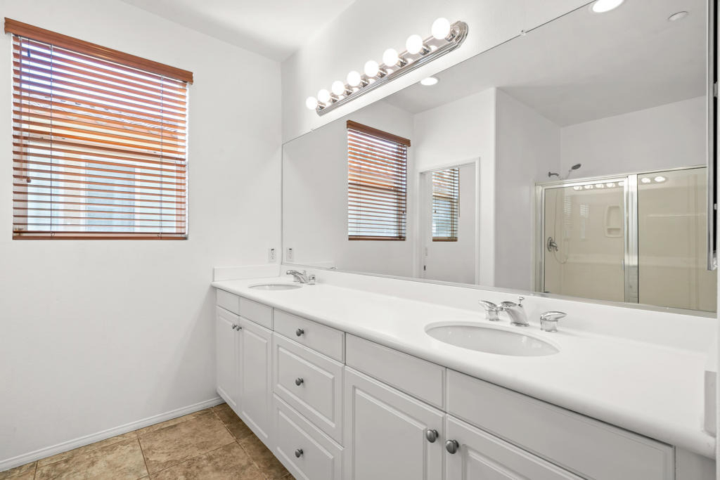 2651 Desert Breeze Way - Photo 37