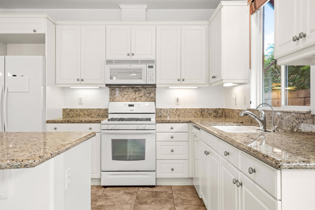 2651 Desert Breeze Way - Photo 23
