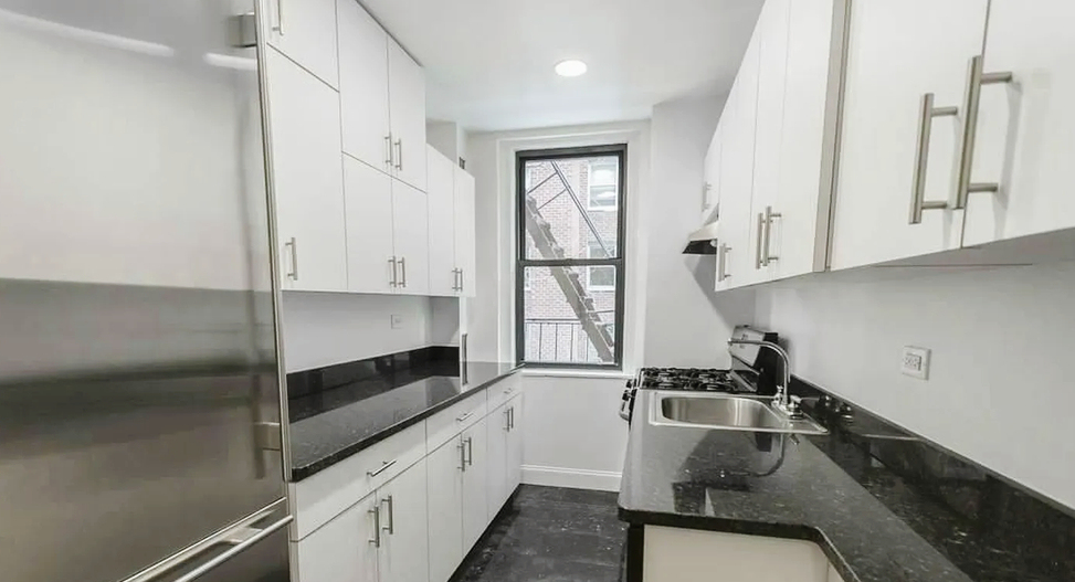 West 12th Street and 6th Avenue - Photo 2