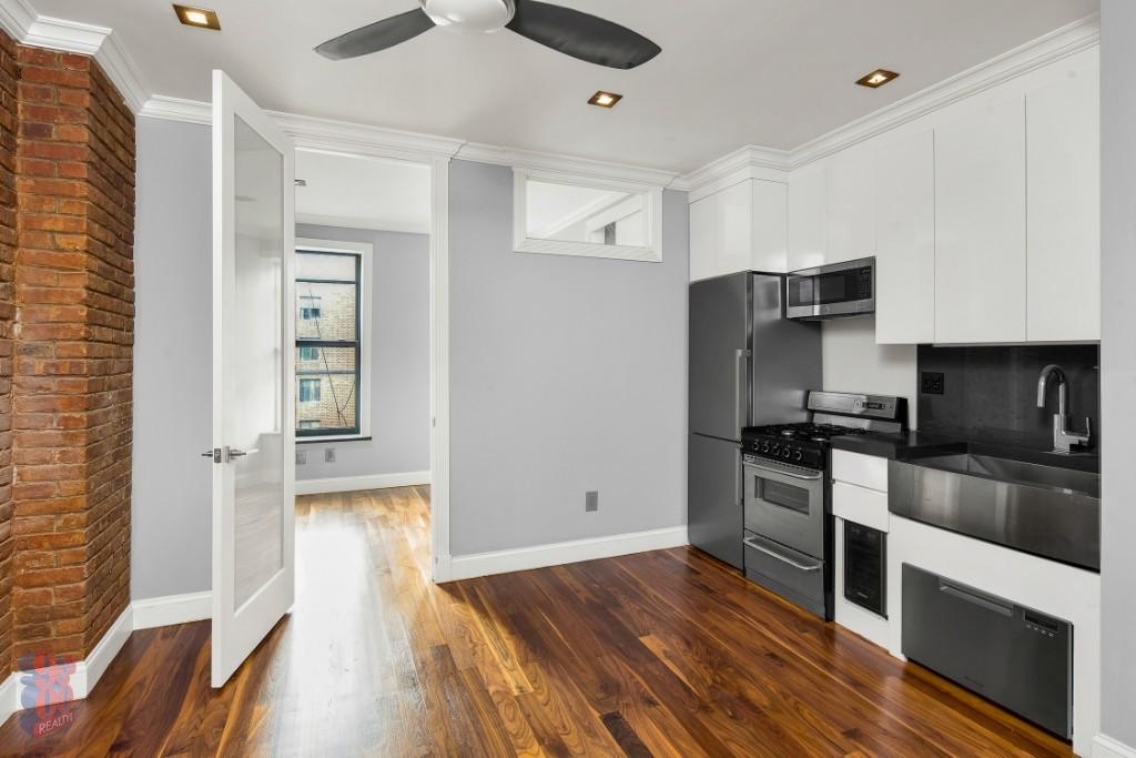 East 116th Street - Photo 4