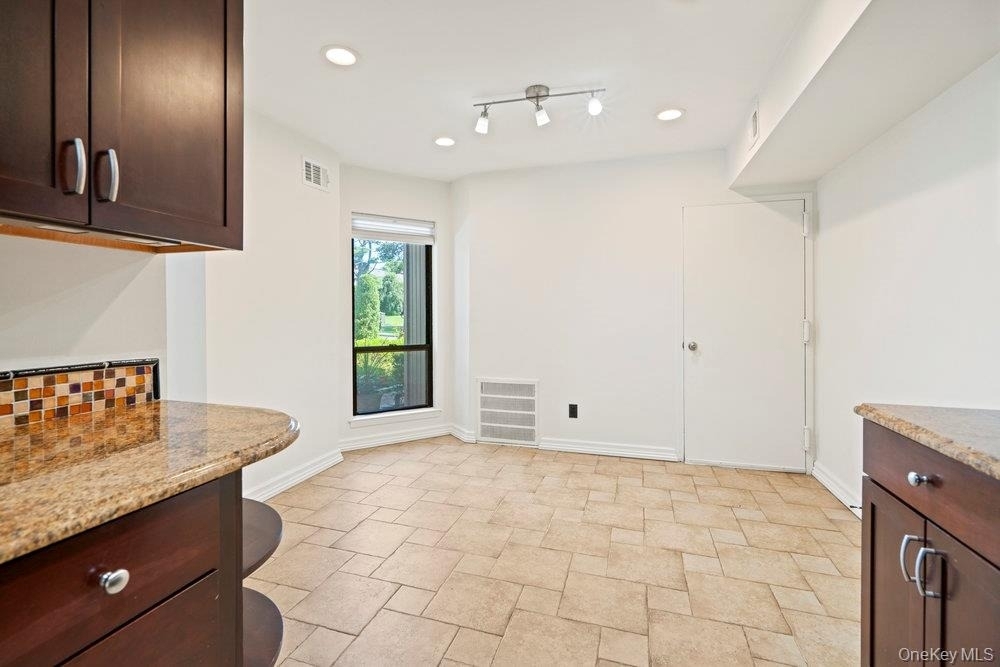 16 Club Drive S - Photo 5