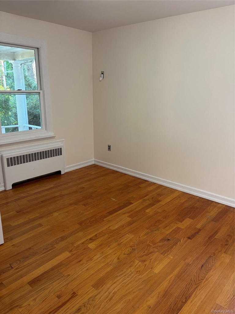 261 Schenck Avenue - Photo 5